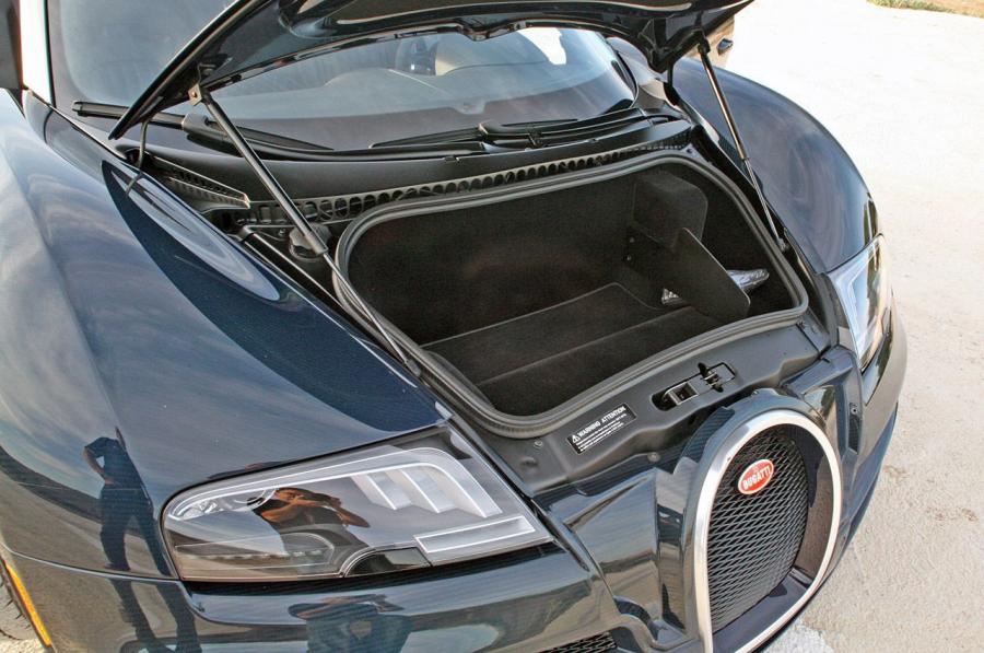  Bugatti Veyron 16.4 Super Sport 2011 года  (фото 8 из 43)